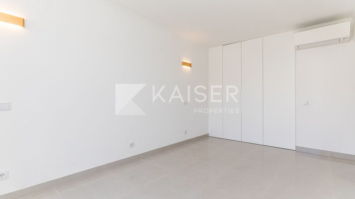 Image No.17-3 Bed Townhouse for sale