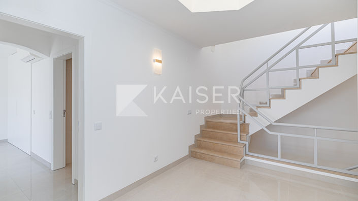 Image No.25-3 Bed Townhouse for sale