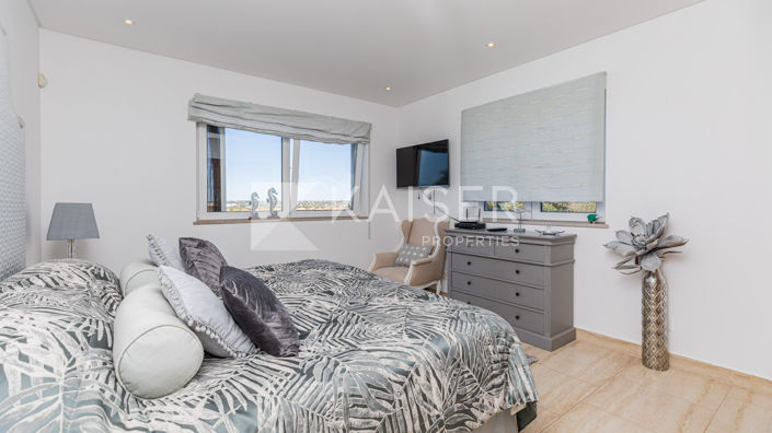 Image No.12-6 Bed Villa for sale