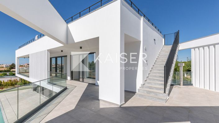 Image No.3-4 Bed Villa for sale