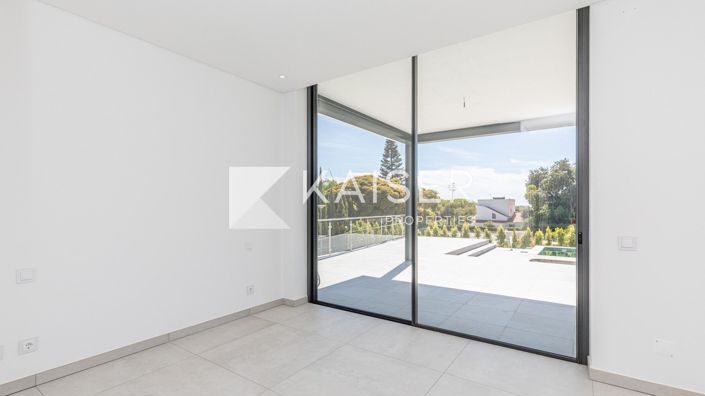 Image No.15-4 Bed Villa for sale