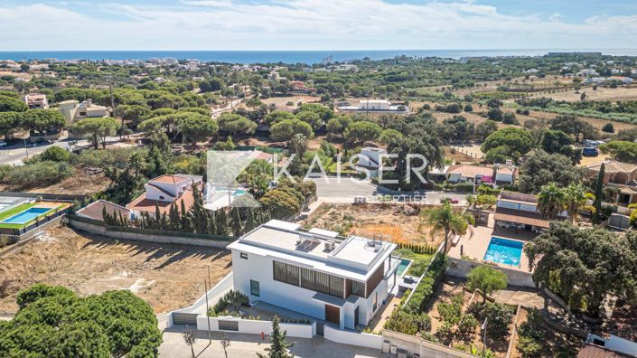 Image No.2-4 Bed Villa for sale