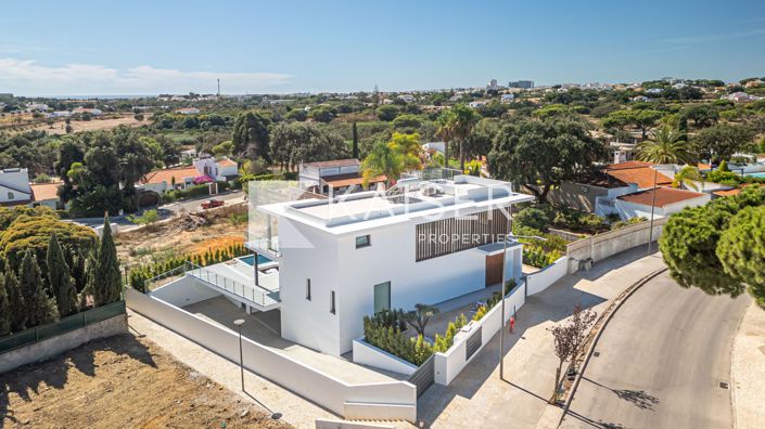 Image No.7-4 Bed Villa for sale