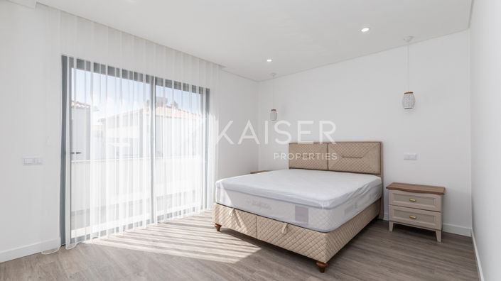 Image No.11-3 Bed Townhouse for sale