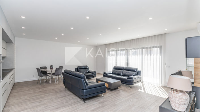 Image No.8-3 Bed Townhouse for sale