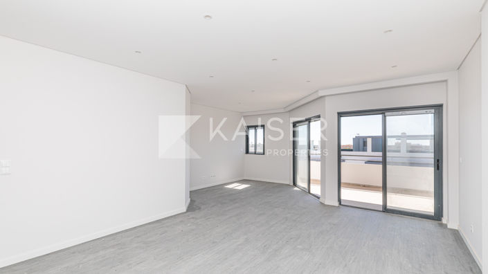 Image No.10-3 Bed Apartment for sale