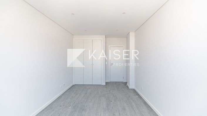 Image No.17-3 Bed Apartment for sale