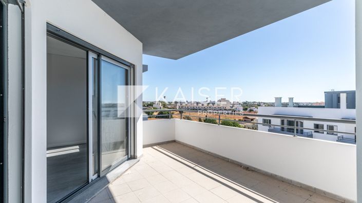 Image No.21-3 Bed Apartment for sale