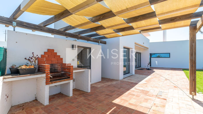 Image No.10-3 Bed Villa for sale