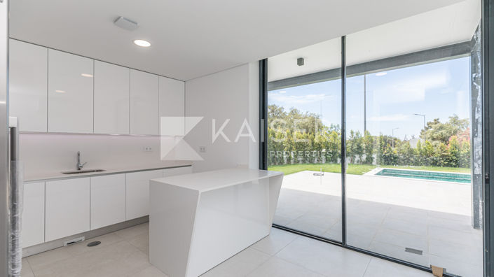 Image No.5-4 Bed Villa for sale