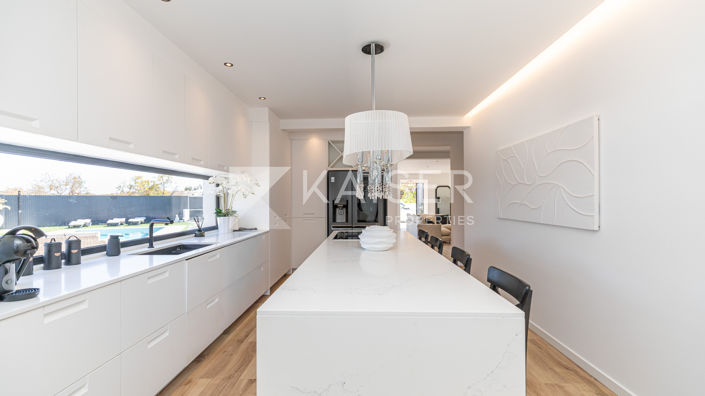 Image No.9-3 Bed Villa for sale