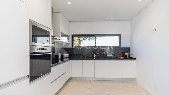 Image No.14-3 Bed Townhouse for sale