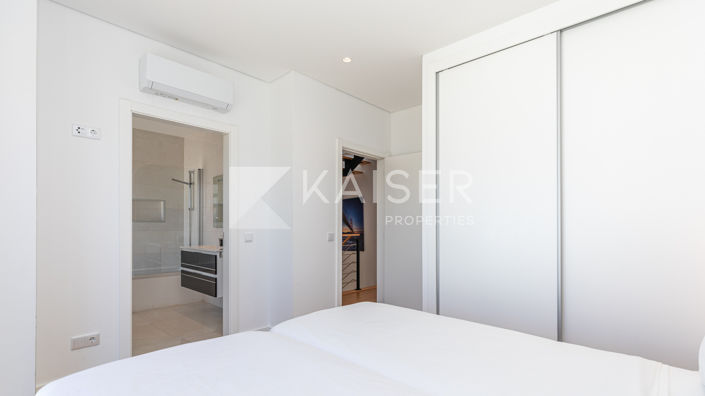 Image No.18-3 Bed Townhouse for sale