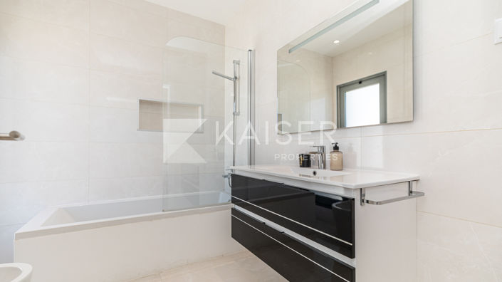 Image No.19-3 Bed Townhouse for sale