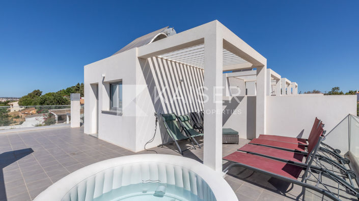 Image No.26-3 Bed Townhouse for sale