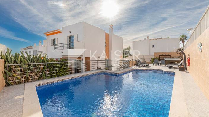 Image No.1-4 Bed Villa for sale