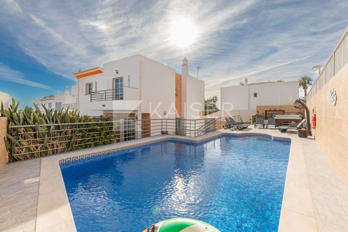 Image No.2-Villa de 4 chambres à vendre à Albufeira