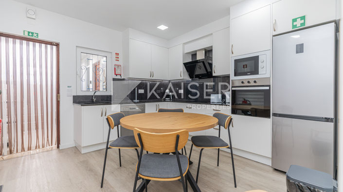 Image No.16-4 Bed Townhouse for sale