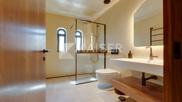 Image No.18-5 Bed Villa for sale