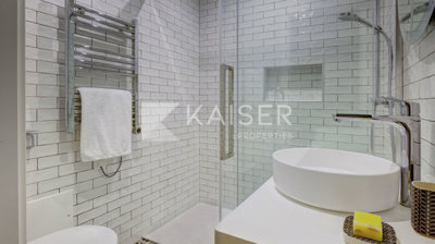 J. D0293 Rolo Rabbit Hole bath3a_ED.jpg