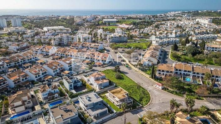 Image No.2-4 Bed Villa for sale