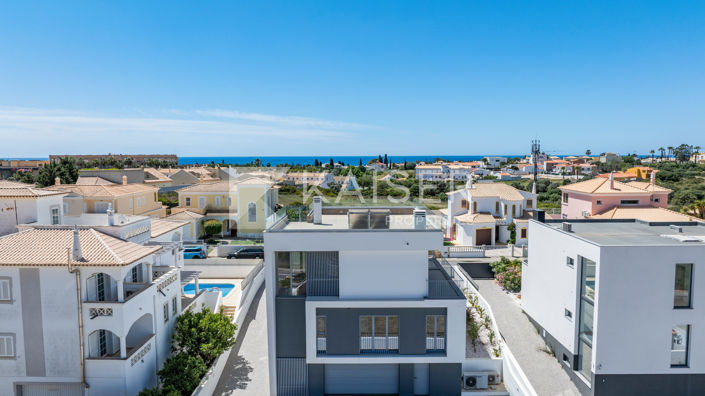 Image No.2-4 Bed Villa for sale