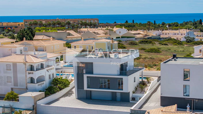 Image No.2-4 Bed Villa for sale