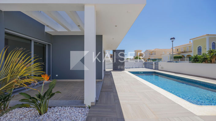 Image No.3-4 Bed Villa for sale