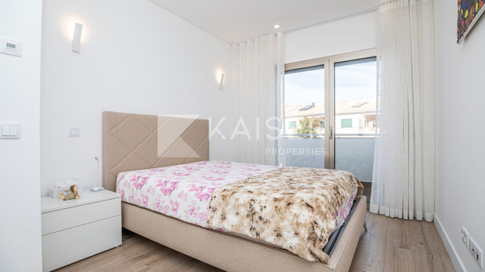 Image No.18-4 Bed Townhouse for sale