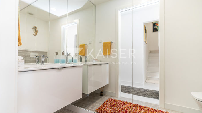 Image No.19-4 Bed Townhouse for sale
