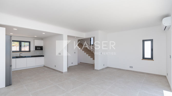 Image No.17-3 Bed Townhouse for sale