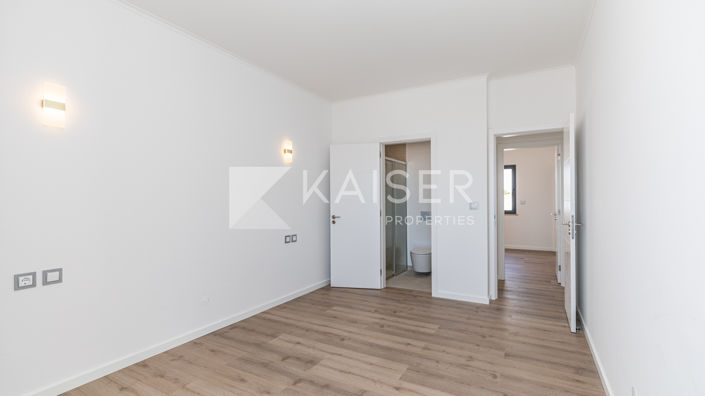 Image No.19-3 Bed Townhouse for sale