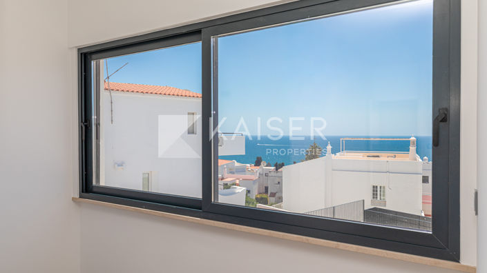 Image No.26-3 Bed Townhouse for sale