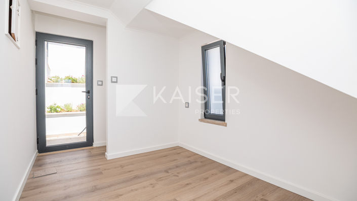 Image No.28-3 Bed Townhouse for sale