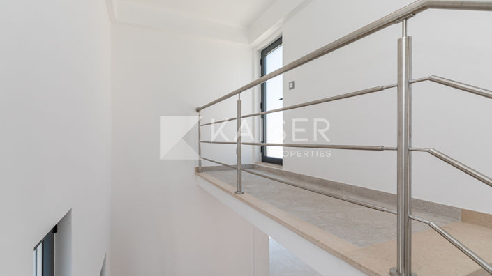 Image No.30-3 Bed Townhouse for sale