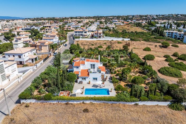 Image No.2-3 Bed Villa for sale