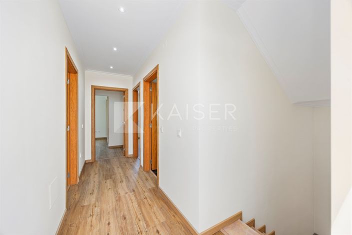 Image No.16-2 Bed Townhouse for sale
