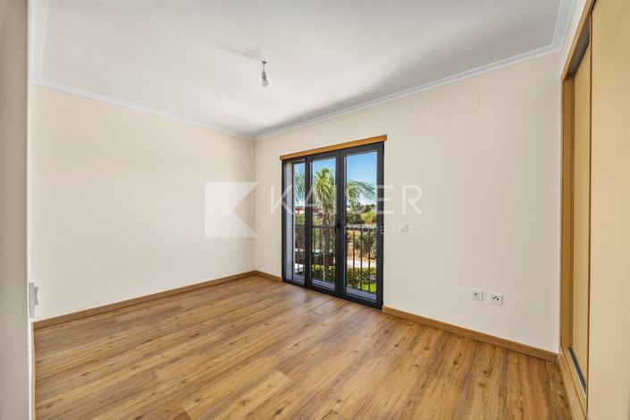 Image No.18-2 Bed Townhouse for sale