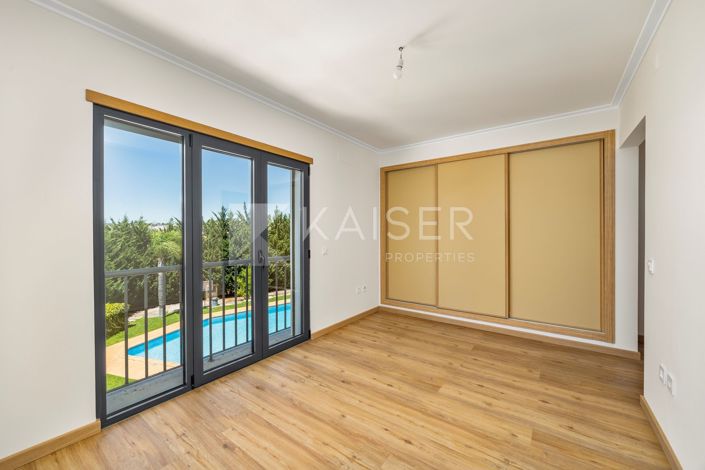 Image No.4-2 Bed Townhouse for sale