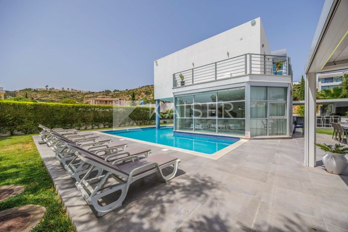 Outstanding 5 (3+2) Bedroom Villa with Pool near Albufeira's Marina