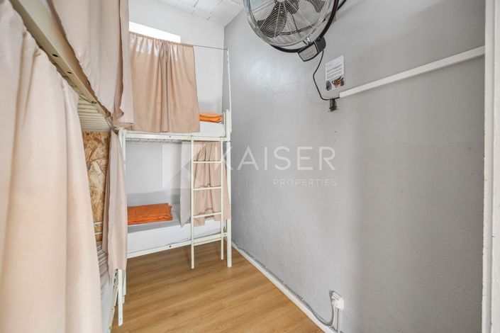 Image No.18-9 Bed Property for sale