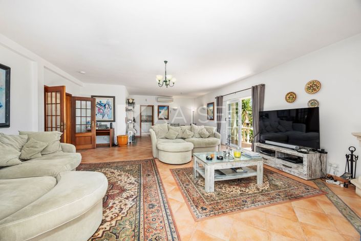 Image No.7-3 Bed Villa for sale