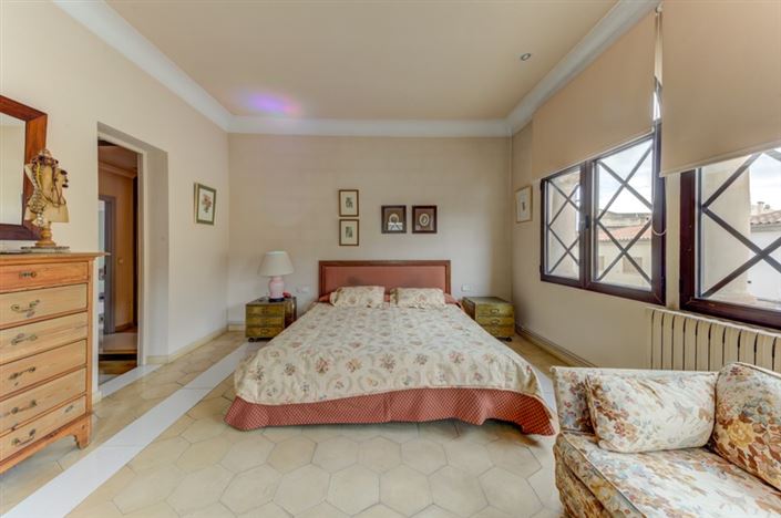 Image No.18-4 Bed Townhouse for sale