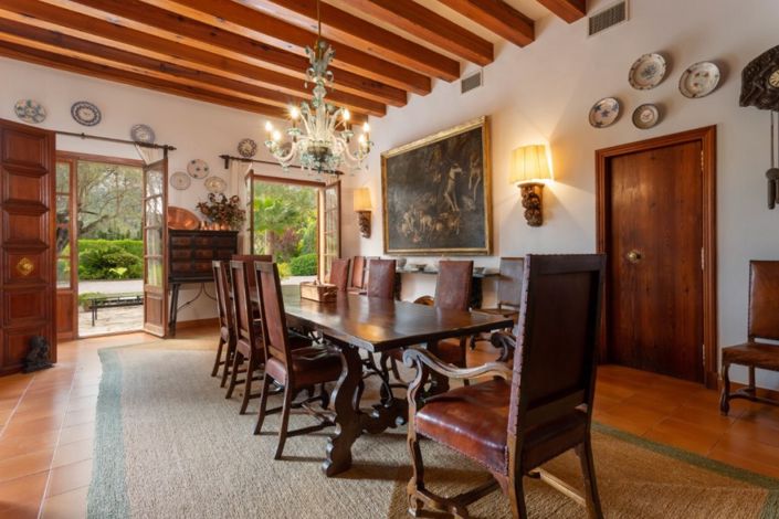 Image No.5-16 Bed Property for sale