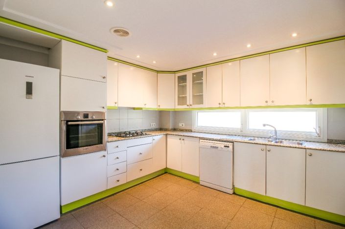 Image No.9-4 Bed Property for sale