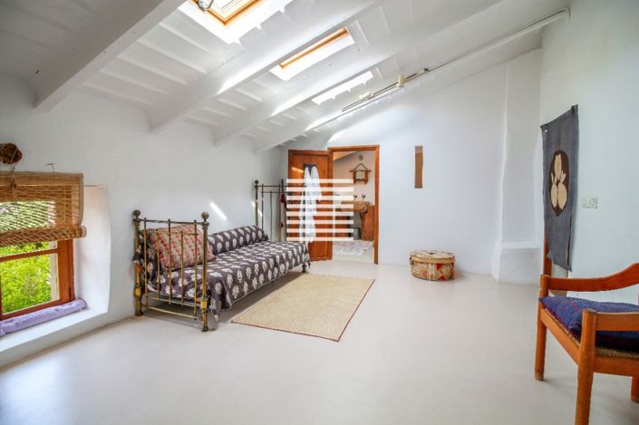 Image No.17-4 Bed Townhouse for sale