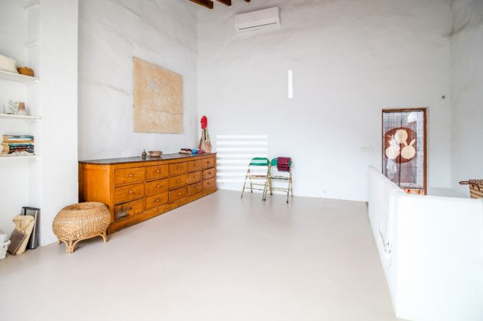 Image No.19-4 Bed Townhouse for sale