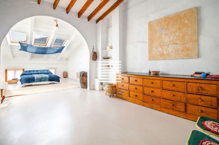 Image No.20-4 Bed Townhouse for sale