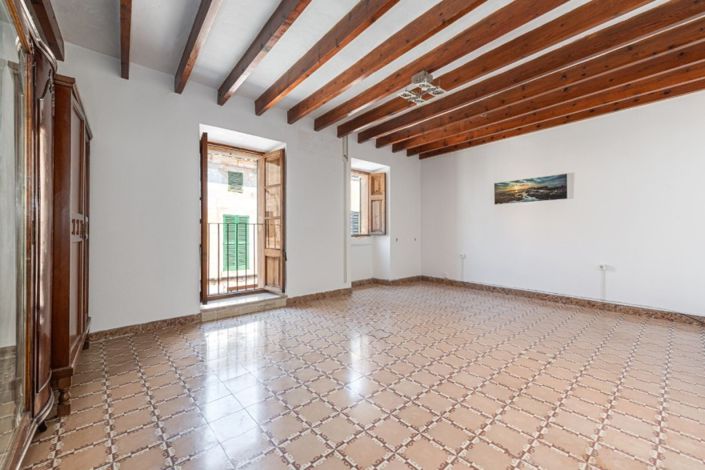 Image No.11-3 Bed Townhouse for sale