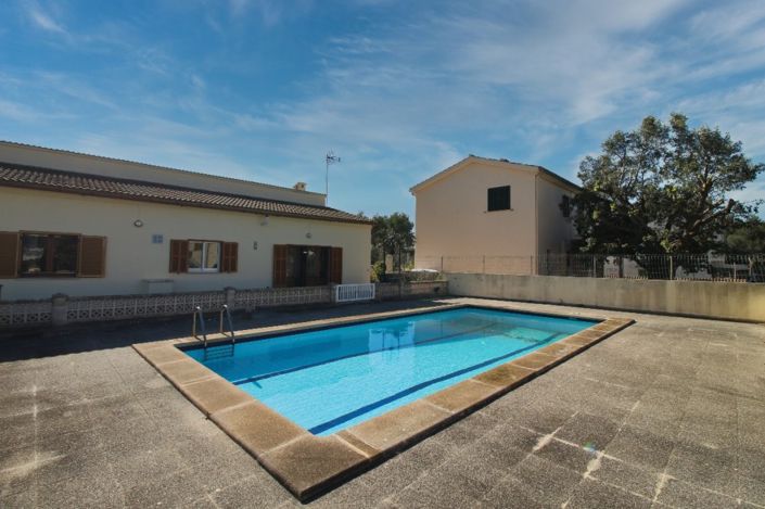 Image No.6-4 Bed Chalet for sale